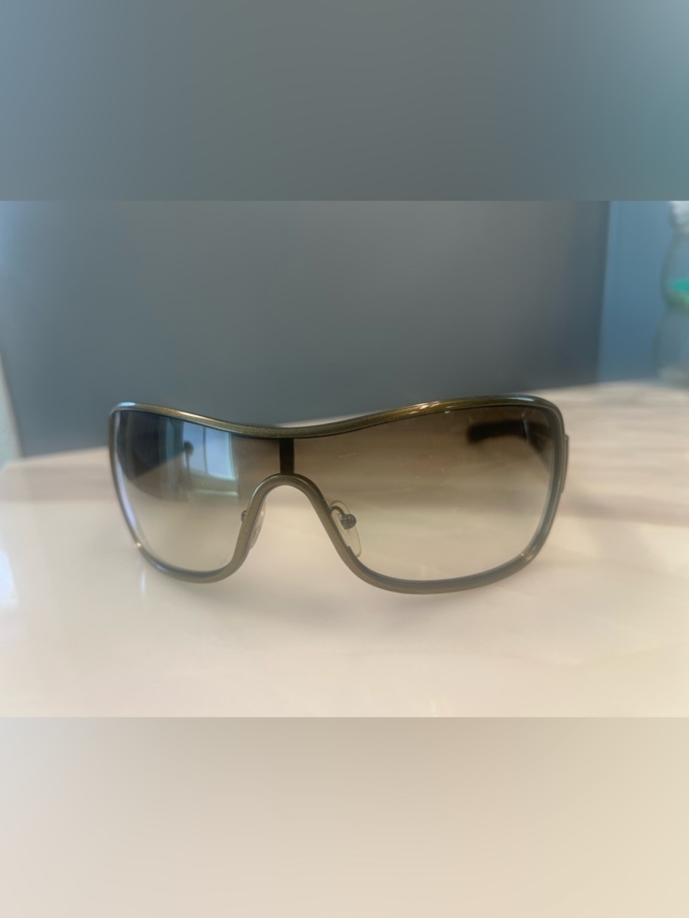 PRADA
PRADA SPS 55G
Green Khaki
Shield Mask
Sunglasses
Vintage - Picture 2 of 12